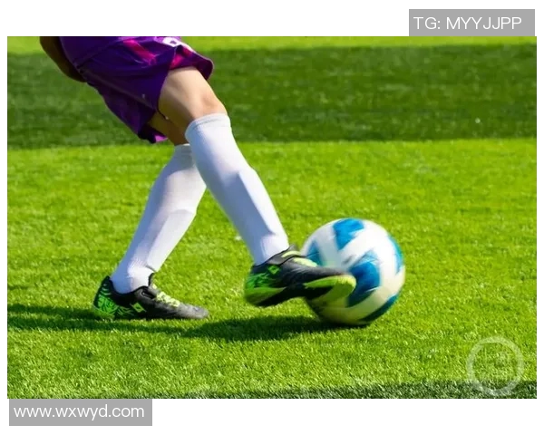 尽享足球魅力尽在掌握中精选足球明星壁纸带你领略绿茵场上的风采与激情